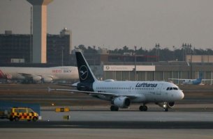 Lufthansa: Αύξηση εισιτηρίων έως 77 δολάρια, λόγω περιβαλλοντικού κόστους