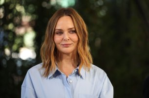 Η Stella McCartney παρουσιάζει vegan δέρμα και χνουδωτά, ανακυκλωμένα πλεκτά στο Παρίσι