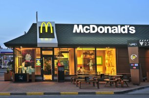 Η McDonald's καταργεί ορισμένες πρακτικές ποικιλομορφίας στην εταιρική ηγεσία