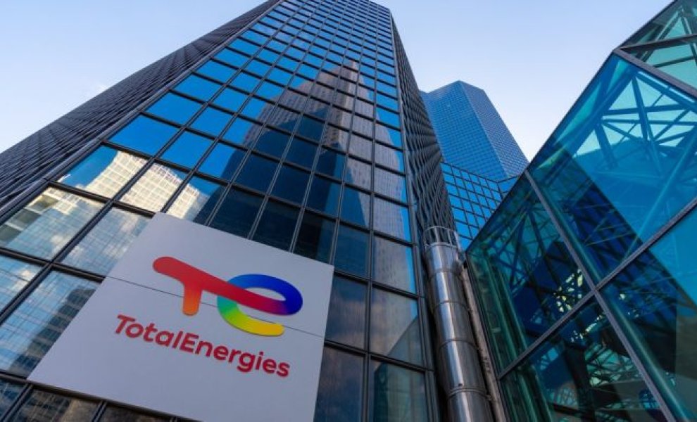 TotalEnergies: Το 1/3 των επενδύσεων πάει σε ΑΠΕ και καθαρά καύσιμα