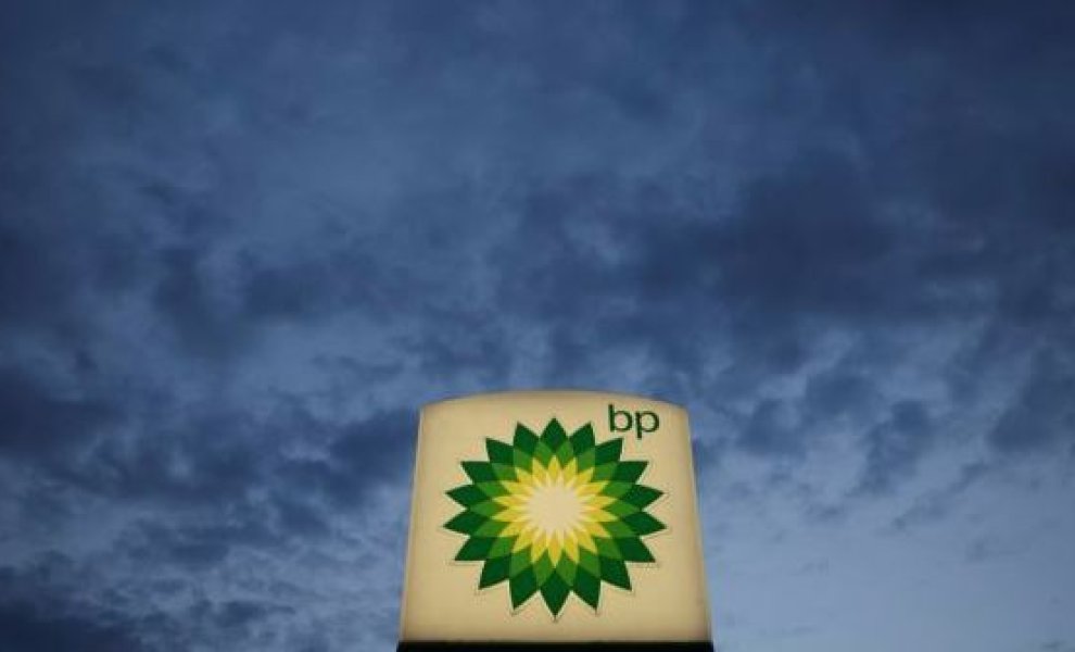 BP: Περικοπές στα υπεράκτια αιολικά, επιστροφή στα ορυκτά