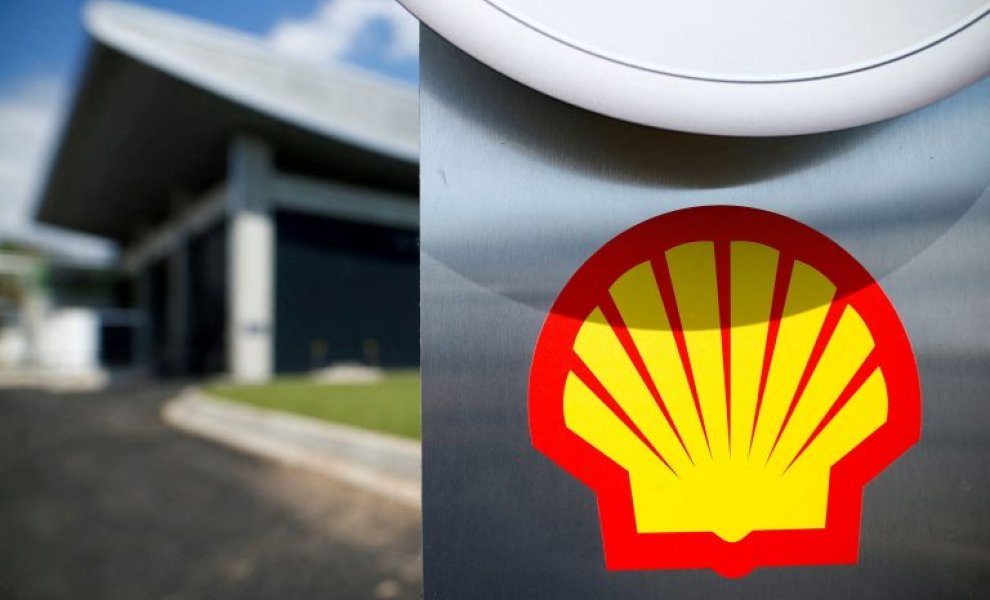 Shell: Αντιμετωπίζει απομείωση έως και 2 δισ. δολαρίων μετά τον «πάγο» στα βιοκαύσιμα