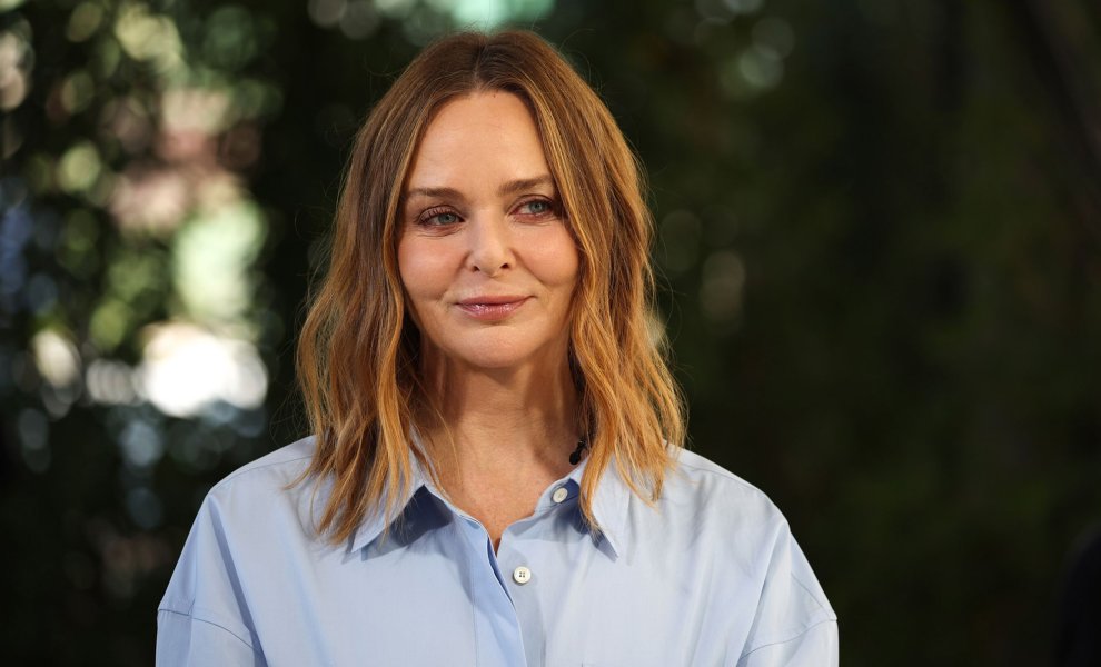 Η Stella McCartney παρουσιάζει vegan δέρμα και χνουδωτά, ανακυκλωμένα πλεκτά στο Παρίσι